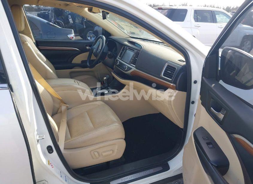 Photo 5 of 2018 Toyota Highlander HYBRID LIMITED PLATINUM (VIN 5TDDGRFH7JS040072)