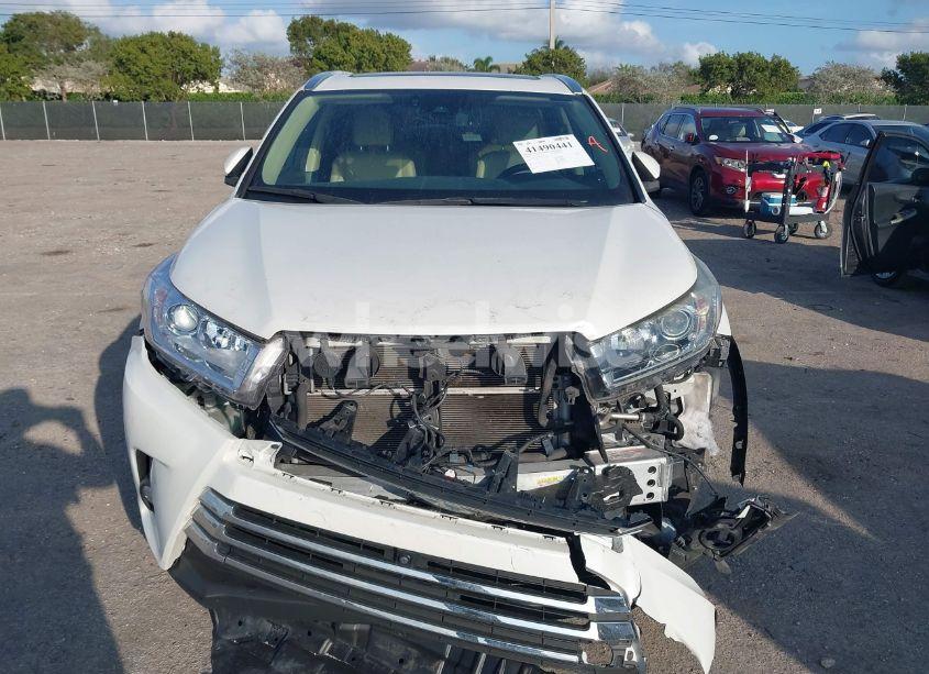 Photo 6 of 2018 Toyota Highlander HYBRID LIMITED PLATINUM (VIN 5TDDGRFH7JS040072)