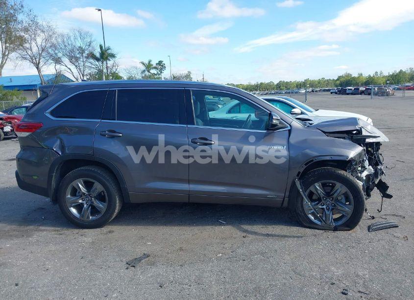Photo 13 of 2019 Toyota Highlander HYBRID LIMITED PLATINUM (VIN 5TDDGRFH7KS072831)