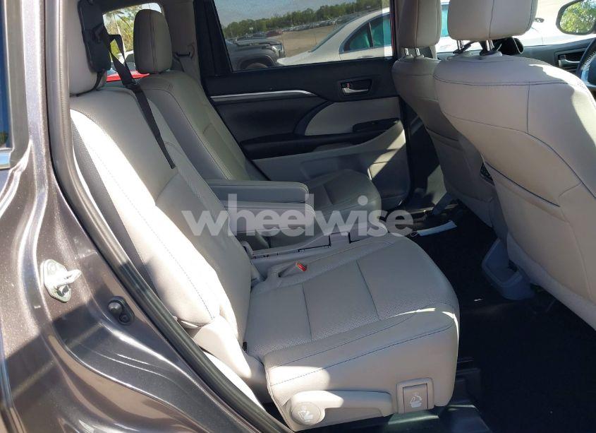 Photo 8 of 2019 Toyota Highlander HYBRID LIMITED PLATINUM (VIN 5TDDGRFH7KS072831)