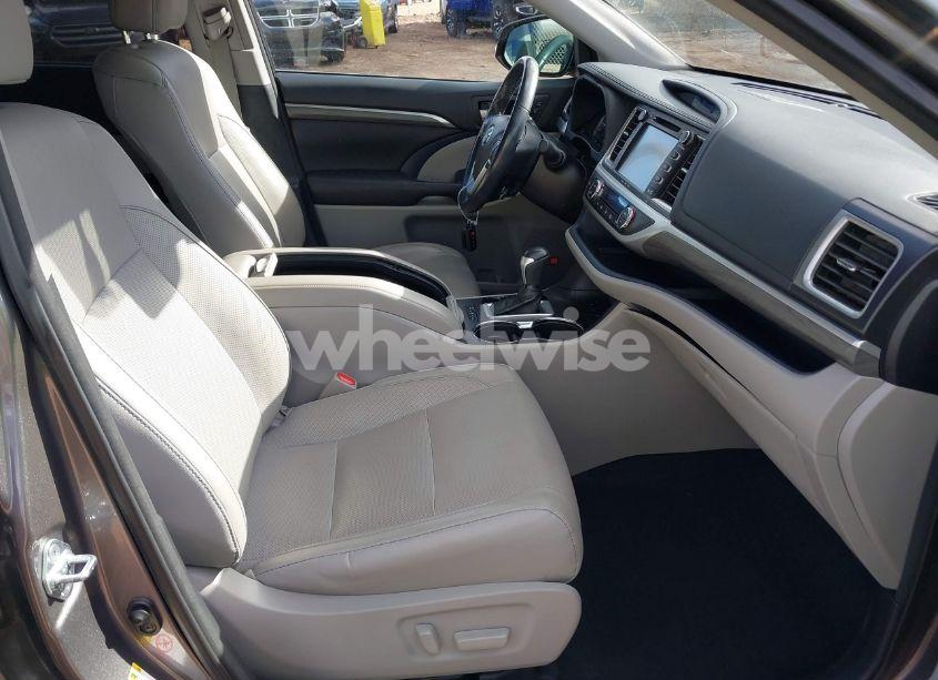 Photo 5 of 2017 Toyota Highlander HYBRID LIMITED PLATINUM (VIN 5TDDGRFH8HS021637)