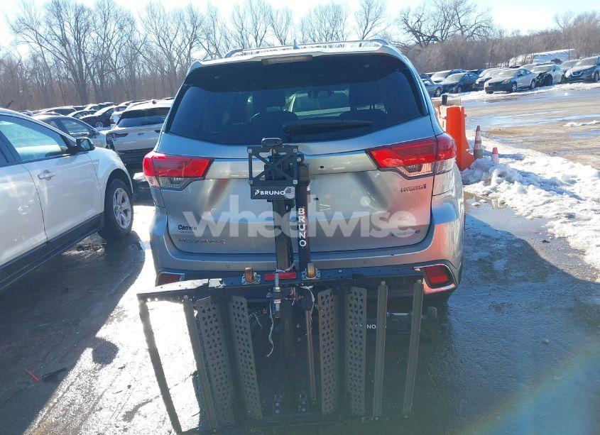 Photo 17 of 2017 Toyota Highlander HYBRID LIMITED (VIN 5TDDGRFH8HS024036)