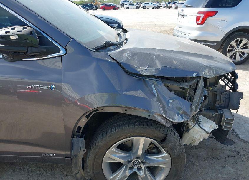 Photo 6 of 2017 Toyota Highlander HYBRID LIMITED PLATINUM (VIN 5TDDGRFH8HS028801)