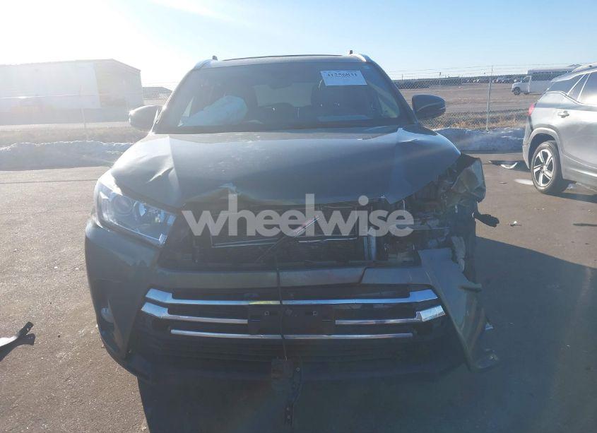 Photo 13 of 2018 Toyota Highlander HYBRID LIMITED PLATINUM (VIN 5TDDGRFH8JS045443)