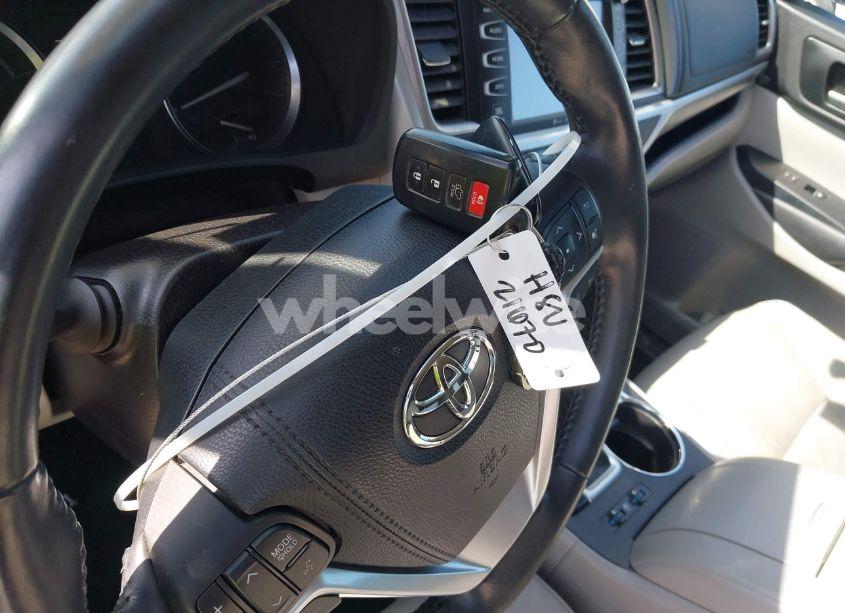 Photo 11 of 2017 Toyota Highlander HYBRID LIMITED PLATINUM (VIN 5TDDGRFH9HS032016)