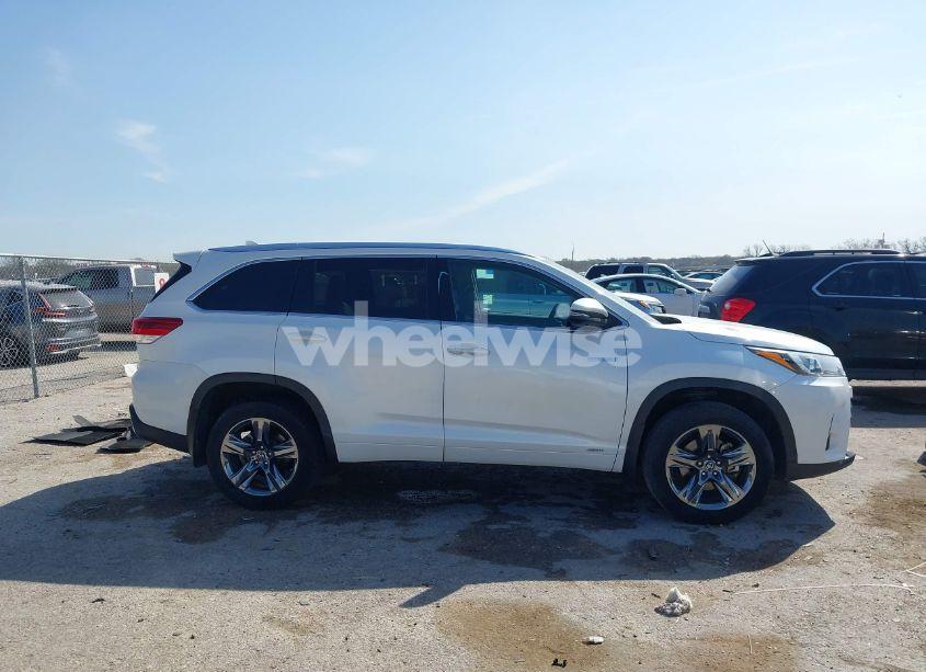 Photo 13 of 2017 Toyota Highlander HYBRID LIMITED PLATINUM (VIN 5TDDGRFH9HS032016)