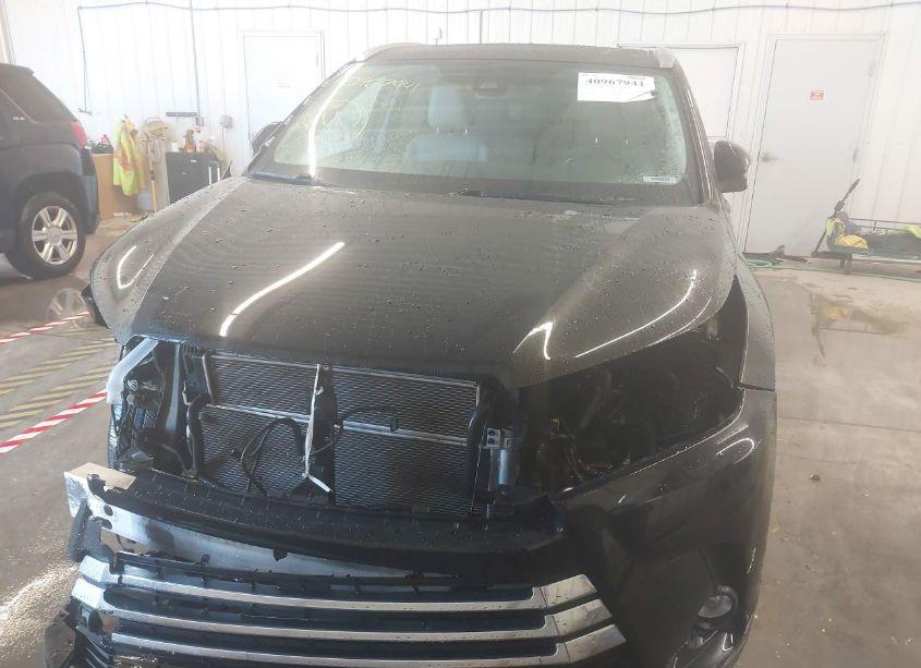 Photo 13 of 2019 Toyota Highlander HYBRID LIMITED (VIN 5TDDGRFH9KS073799)