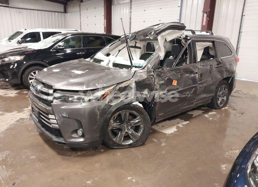 Photo 2 of 2017 Toyota Highlander HYBRID LIMITED PLATINUM (VIN 5TDDGRFHXHS030341)