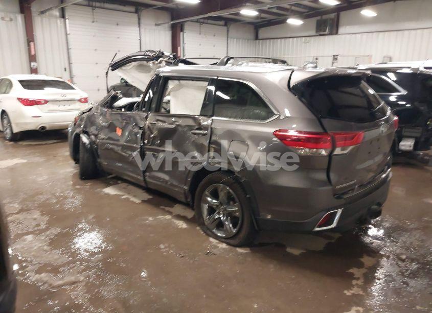 Photo 3 of 2017 Toyota Highlander HYBRID LIMITED PLATINUM (VIN 5TDDGRFHXHS030341)