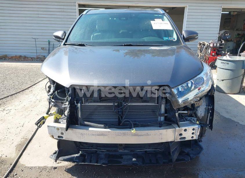 Photo 13 of 2018 Toyota Highlander HYBRID LIMITED (VIN 5TDDGRFHXJS043578)