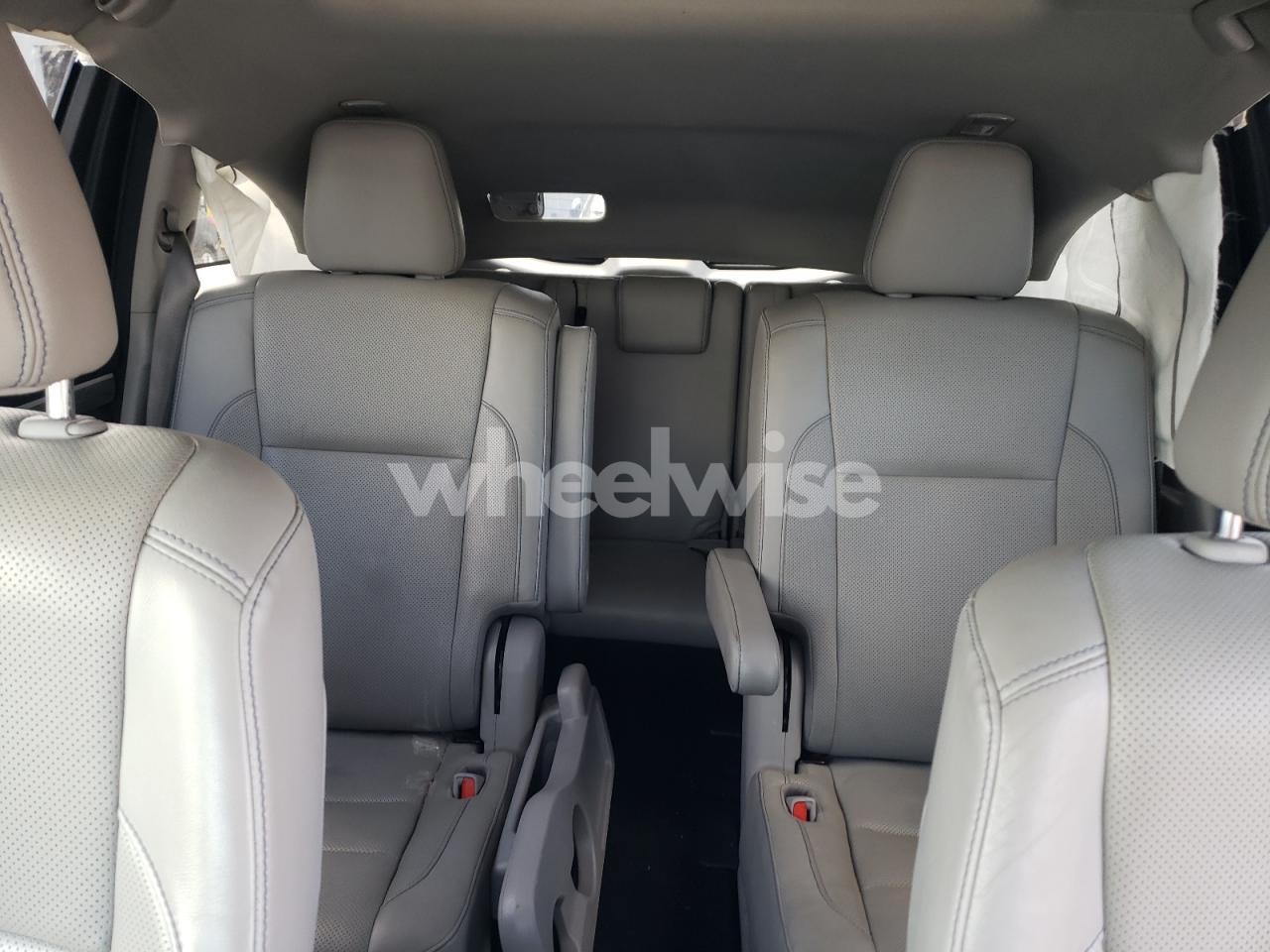 Photo 10 of 2018 TOYOTA HIGHLANDER HYBRID LIMITED (VIN 5TDDGRFHXJS045427)