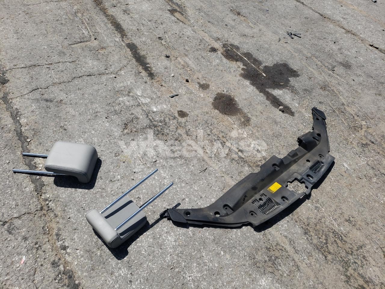 Photo 13 of 2018 TOYOTA HIGHLANDER HYBRID LIMITED (VIN 5TDDGRFHXJS045427)