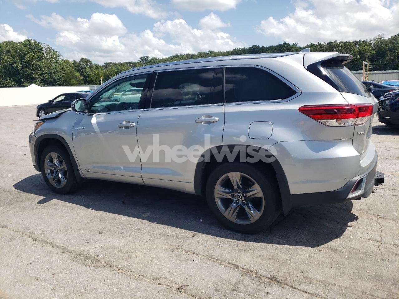 Photo 2 of 2018 TOYOTA HIGHLANDER HYBRID LIMITED (VIN 5TDDGRFHXJS045427)