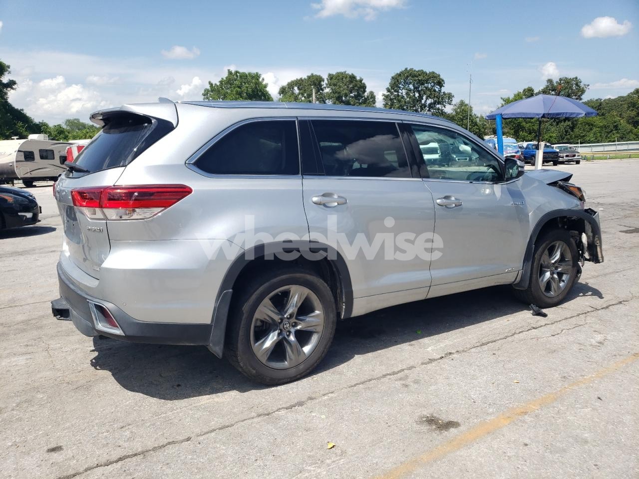 Photo 3 of 2018 TOYOTA HIGHLANDER HYBRID LIMITED (VIN 5TDDGRFHXJS045427)