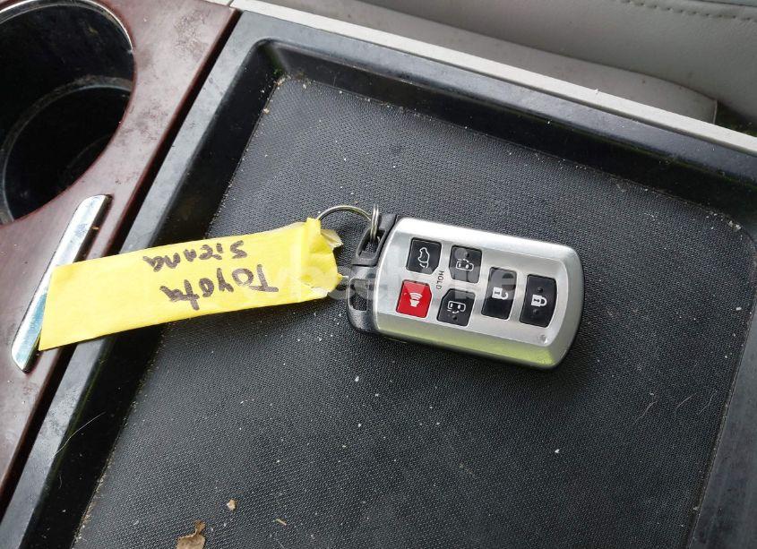 Photo 11 of 2011 Toyota Sienna XLE/LIMITED (VIN 5TDDK3DC0BS015244)