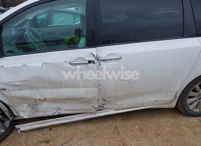 Photo 18 of 2011 Toyota Sienna XLE/LIMITED (VIN 5TDDK3DC0BS015244)