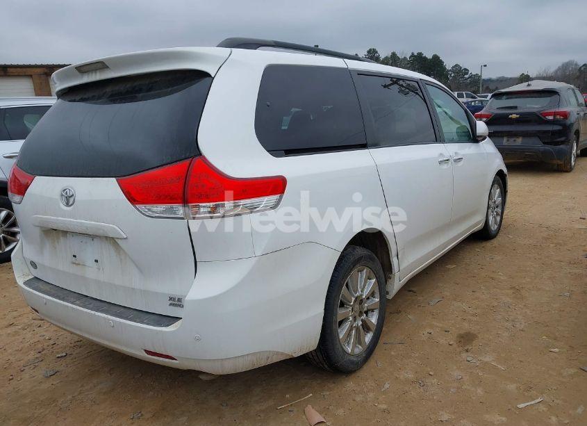 Photo 4 of 2011 Toyota Sienna XLE/LIMITED (VIN 5TDDK3DC0BS015244)