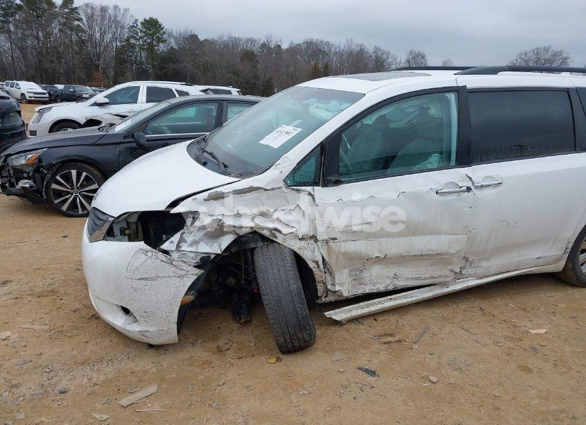 Photo 6 of 2011 Toyota Sienna XLE/LIMITED (VIN 5TDDK3DC0BS015244)