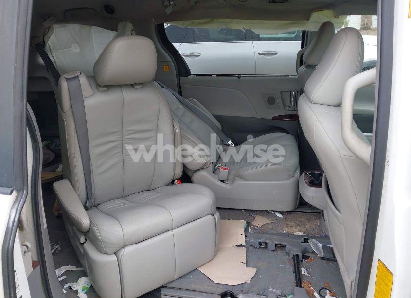 Photo 8 of 2011 Toyota Sienna XLE/LIMITED (VIN 5TDDK3DC0BS015244)