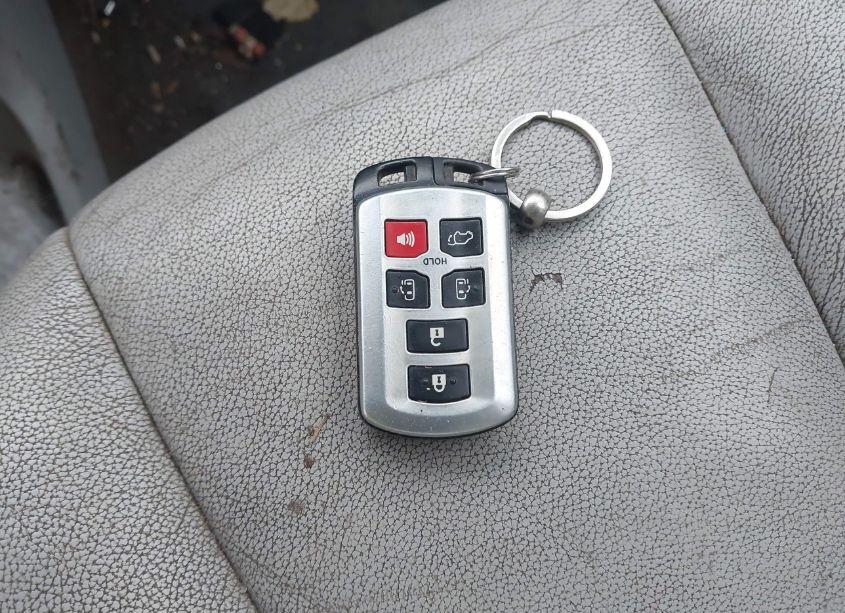 Photo 11 of 2012 Toyota Sienna XLE/LIMITED (VIN 5TDDK3DC0CS044003)