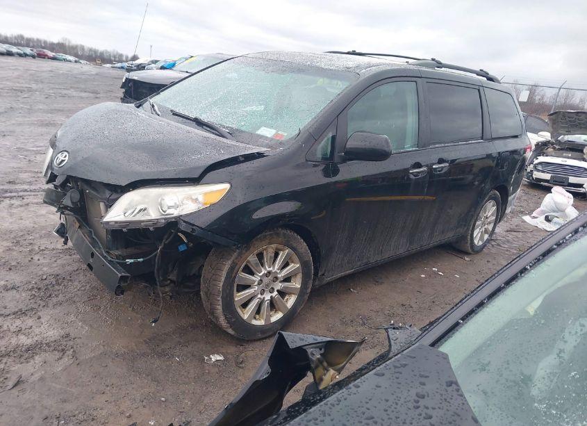 Photo 2 of 2012 Toyota Sienna XLE/LIMITED (VIN 5TDDK3DC0CS044003)