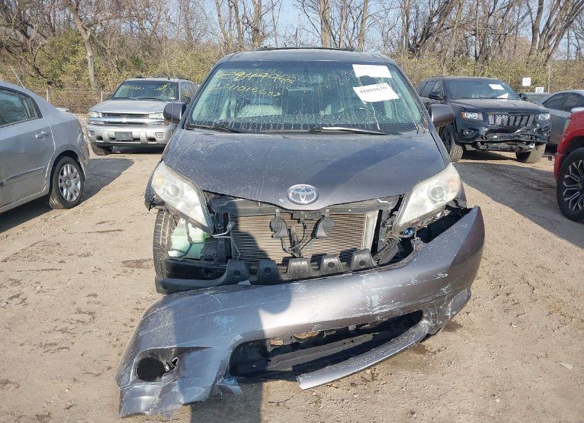 Photo 13 of 2013 Toyota Sienna XLE/LIMITED (VIN 5TDDK3DC0DS061515)