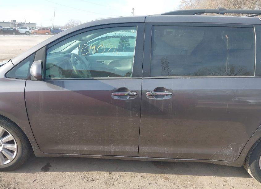 Photo 15 of 2013 Toyota Sienna XLE/LIMITED (VIN 5TDDK3DC0DS061515)