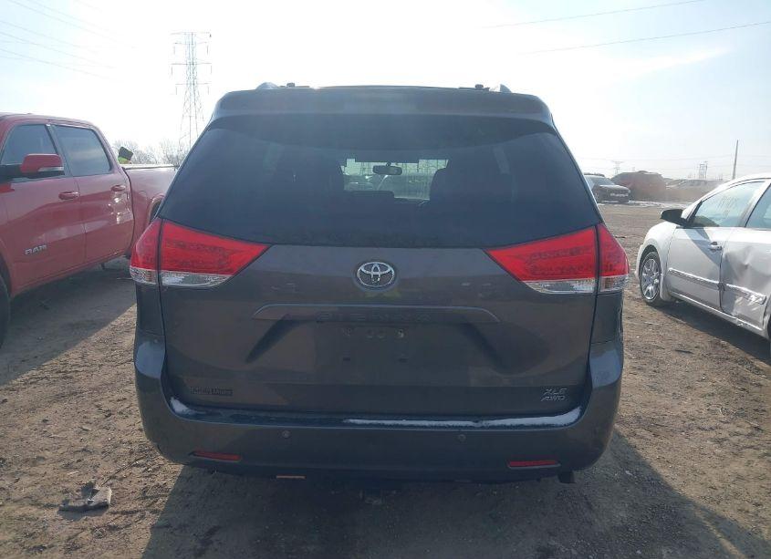 Photo 17 of 2013 Toyota Sienna XLE/LIMITED (VIN 5TDDK3DC0DS061515)