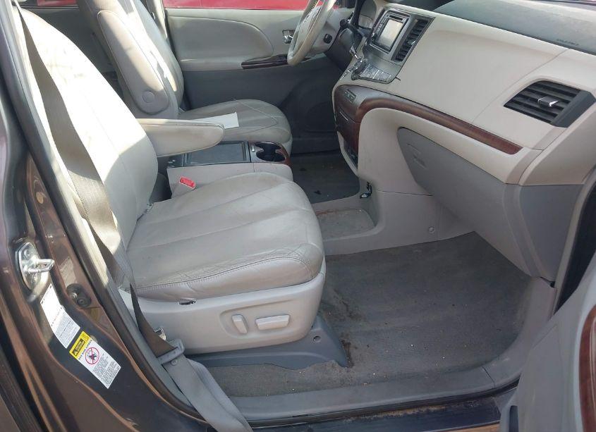 Photo 5 of 2013 Toyota Sienna XLE/LIMITED (VIN 5TDDK3DC0DS061515)