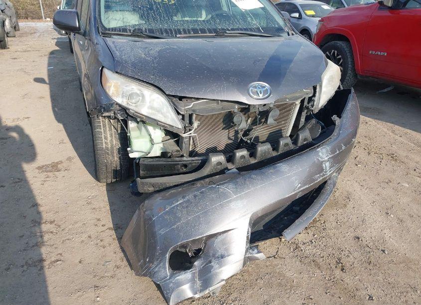 Photo 6 of 2013 Toyota Sienna XLE/LIMITED (VIN 5TDDK3DC0DS061515)