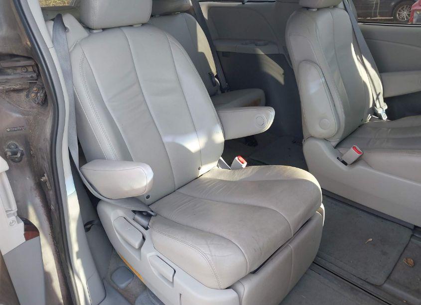 Photo 8 of 2013 Toyota Sienna XLE/LIMITED (VIN 5TDDK3DC0DS061515)