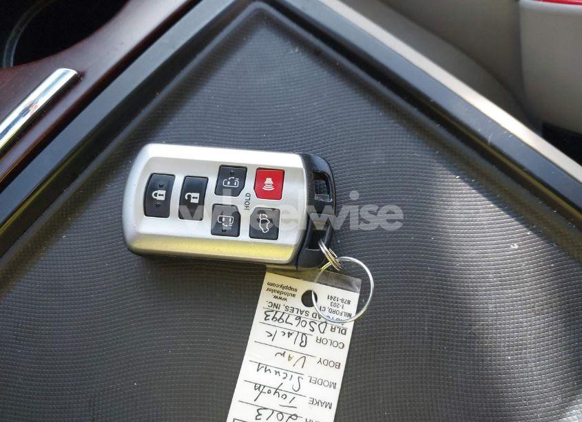 Photo 11 of 2013 Toyota Sienna XLE/LIMITED (VIN 5TDDK3DC0DS067993)