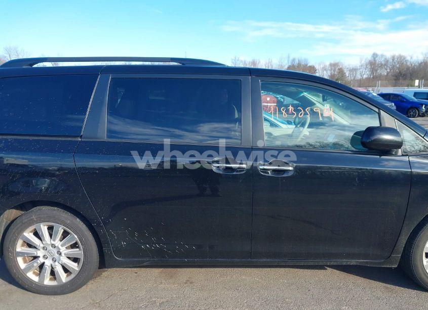 Photo 13 of 2013 Toyota Sienna XLE/LIMITED (VIN 5TDDK3DC0DS067993)