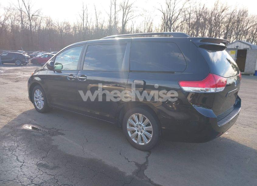 Photo 3 of 2013 Toyota Sienna XLE/LIMITED (VIN 5TDDK3DC0DS067993)