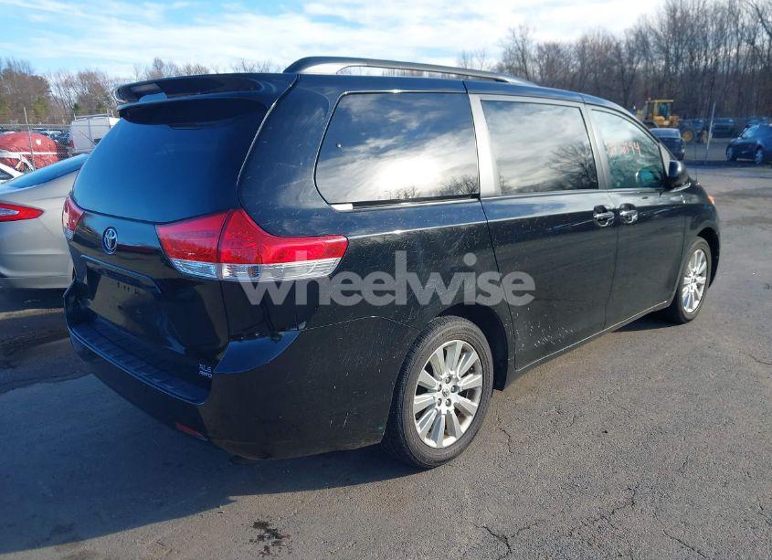 Photo 4 of 2013 Toyota Sienna XLE/LIMITED (VIN 5TDDK3DC0DS067993)