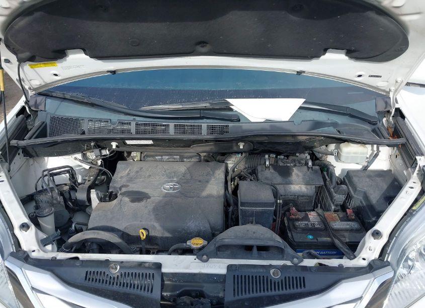 Photo 10 of 2014 Toyota Sienna XLE/LIMITED (VIN 5TDDK3DC0ES078106)