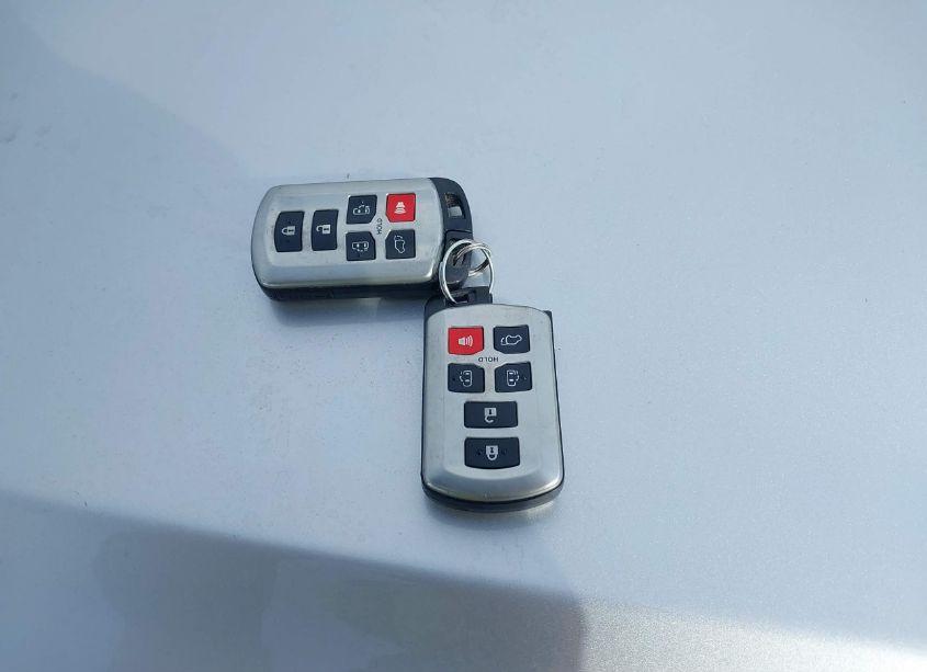 Photo 11 of 2014 Toyota Sienna XLE/LIMITED (VIN 5TDDK3DC0ES078106)