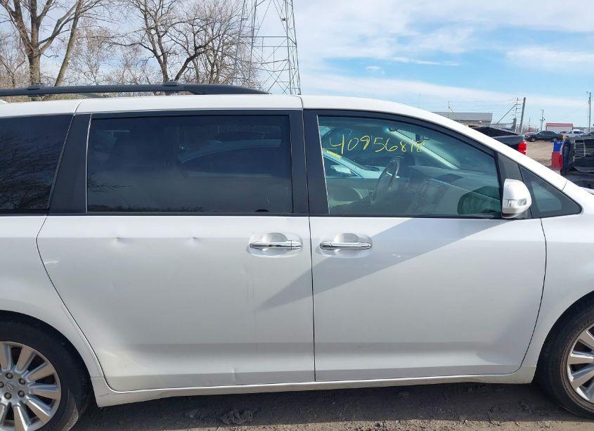 Photo 13 of 2014 Toyota Sienna XLE/LIMITED (VIN 5TDDK3DC0ES078106)