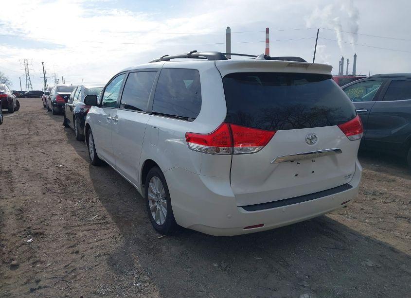 Photo 3 of 2014 Toyota Sienna XLE/LIMITED (VIN 5TDDK3DC0ES078106)
