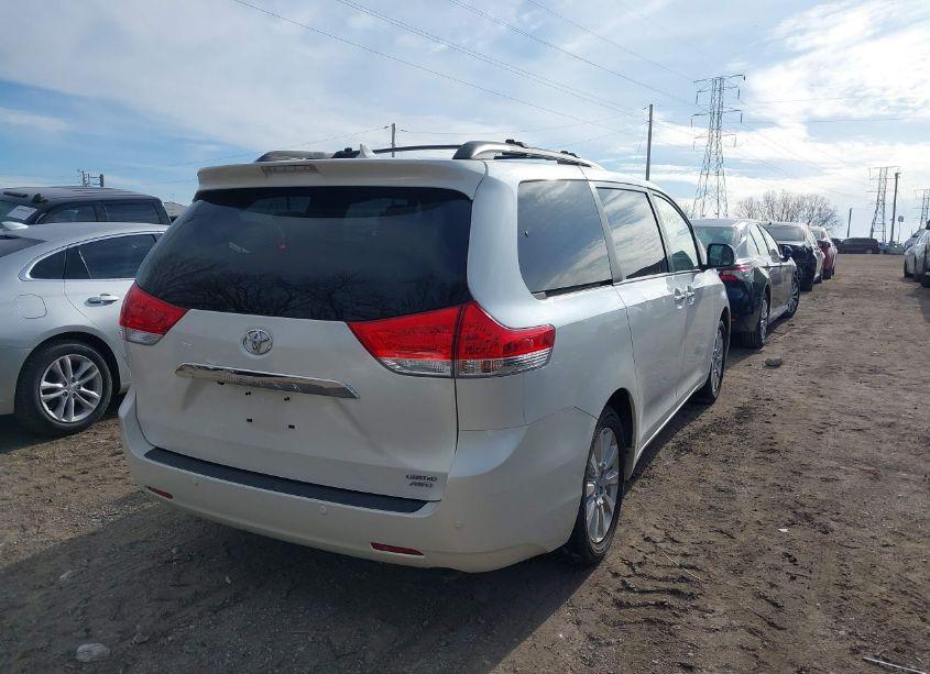 Photo 4 of 2014 Toyota Sienna XLE/LIMITED (VIN 5TDDK3DC0ES078106)