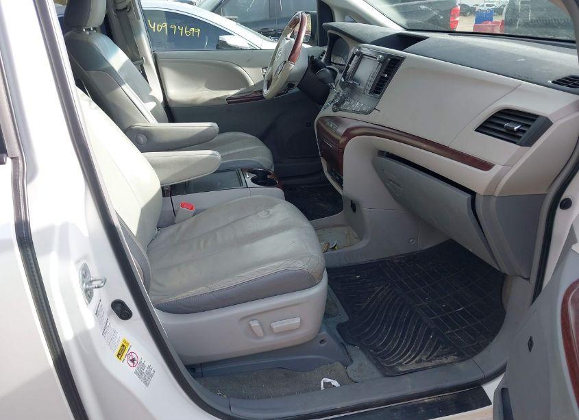 Photo 5 of 2014 Toyota Sienna XLE/LIMITED (VIN 5TDDK3DC0ES078106)