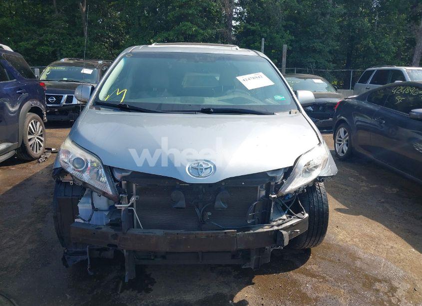 Photo 12 of 2014 Toyota Sienna XLE 7 PASSENGER (VIN 5TDDK3DC0ES087274)