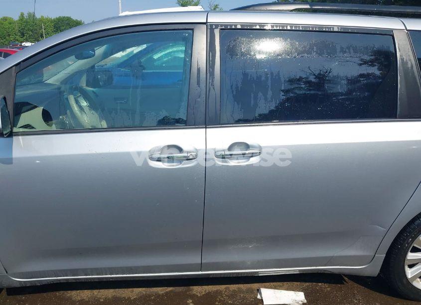 Photo 14 of 2014 Toyota Sienna XLE 7 PASSENGER (VIN 5TDDK3DC0ES087274)