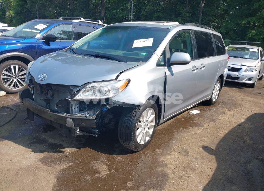 Photo 2 of 2014 Toyota Sienna XLE 7 PASSENGER (VIN 5TDDK3DC0ES087274)