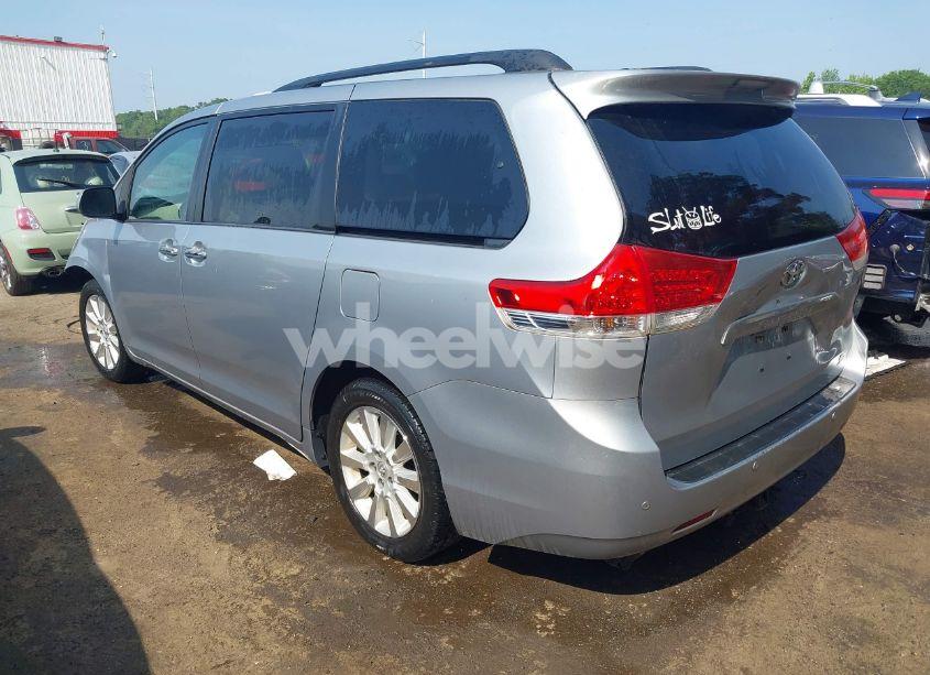 Photo 3 of 2014 Toyota Sienna XLE 7 PASSENGER (VIN 5TDDK3DC0ES087274)