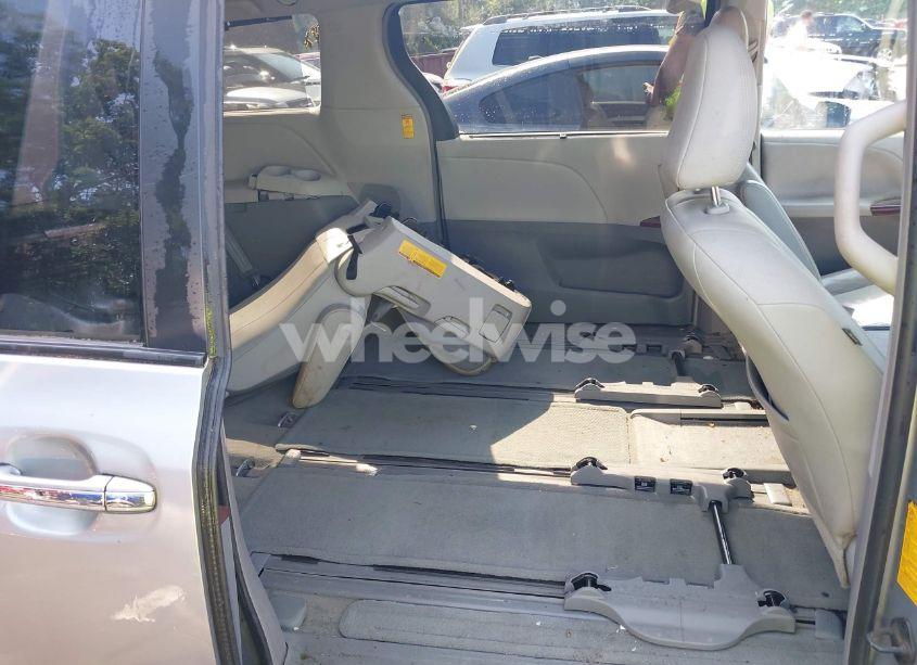 Photo 8 of 2014 Toyota Sienna XLE 7 PASSENGER (VIN 5TDDK3DC0ES087274)