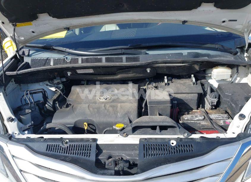 Photo 10 of 2014 Toyota Sienna LIMITED 7 PASSENGER (VIN 5TDDK3DC0ES090160)