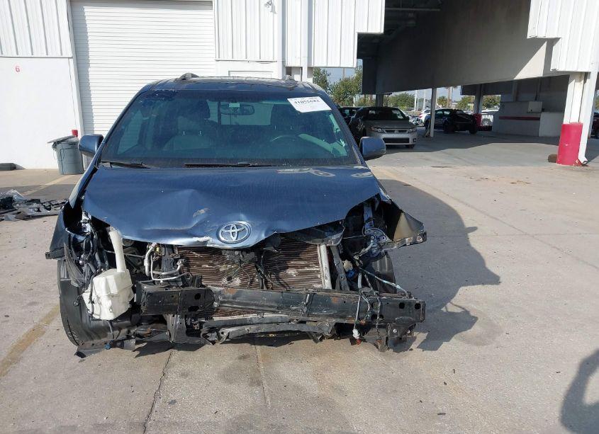 Photo 13 of 2015 Toyota Sienna XLE/LIMITED (VIN 5TDDK3DC0FS097403)