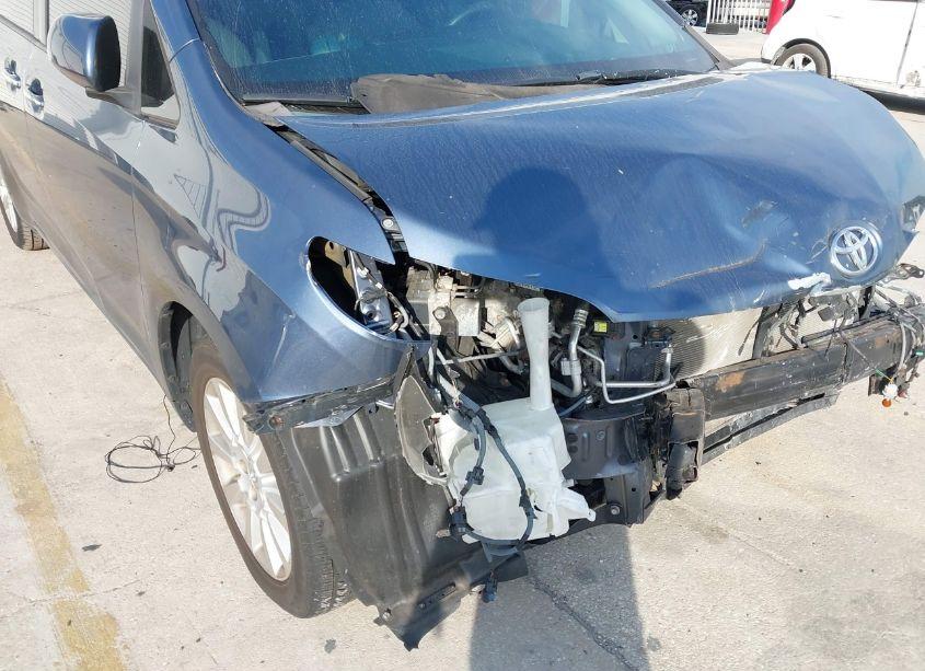 Photo 6 of 2015 Toyota Sienna XLE/LIMITED (VIN 5TDDK3DC0FS097403)