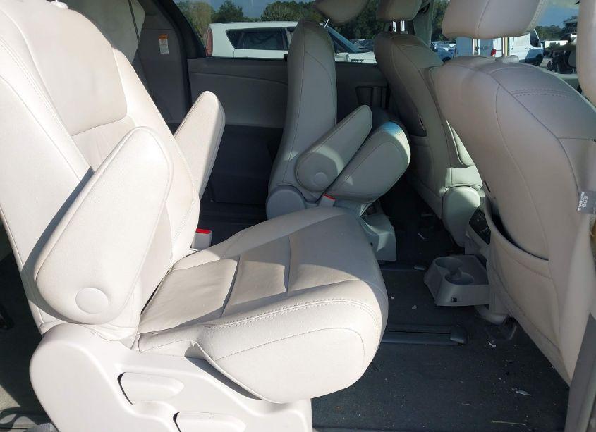 Photo 8 of 2015 Toyota Sienna XLE/LIMITED (VIN 5TDDK3DC0FS097403)